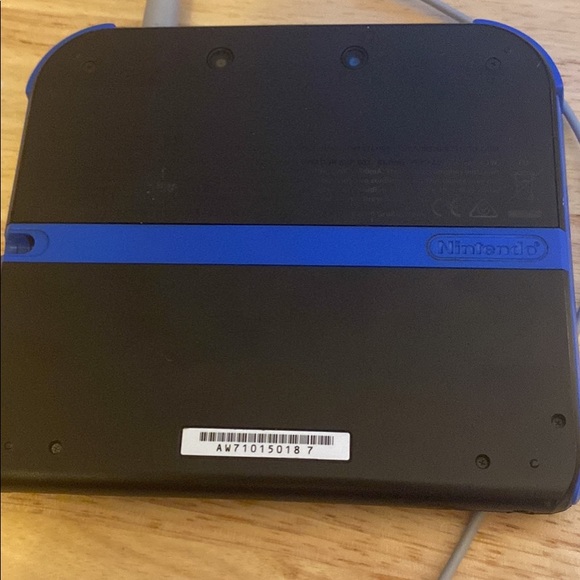 NINTENDO 2DS (INCLUDES CASE, STYLUS, CHARGER, AND 10 GAMES) PRICE IS NEGOTIABLE